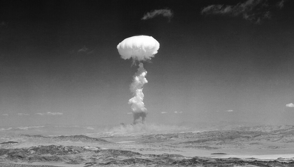 FRYKT: Stadig flere nordmenn frykter at de vil oppleve atomkrig i sin levetid. Bildet viser en prøvesprengning av en atombombe i Yucca Flat i Nevada i 1952.