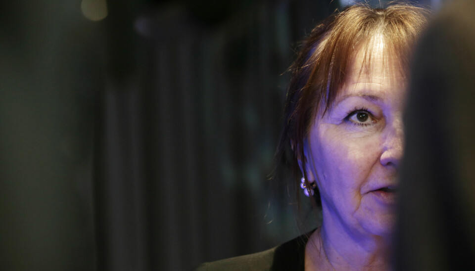 KRISE: KS-leder Gunn Marit Helgesen ser negativt på tallene fra årets undersøkelse. Bildet viser styreleder Gunn Marit Helgesen. Ansiktet hennes er delvis gjemt av noe foran henne.