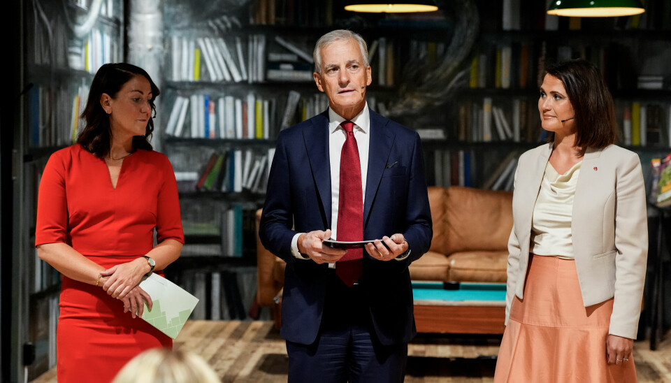 SENTRUM FOR LESING: Arbeiderpartiet fortalte om planen sin på Deichmann Bibliotek på Tøyen. Bildet viser Statsminister Jonas Gahr Støre, kunnskapsminister Kari Nessa Nordtun og arbeids- og inkluderingsminister Tonje Brenna på biblioteket.