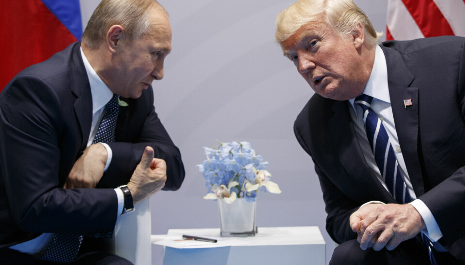 FLERE ÅR SIDEN: Det er en stund siden Trump og Putin har møtt hverandre. Her er de to på et bilde fra 2017. Bildet viser Vladimir Putin og Donald Trump som snakker sammen i 2017. Foto: Evan Vucci / AP / NTB