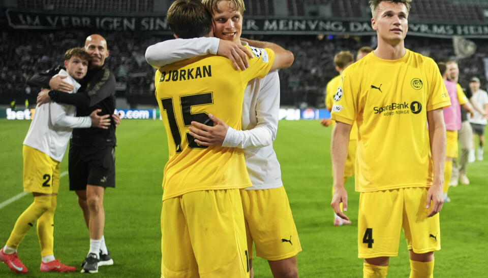 NORSK SEIER: Kampen tirsdag endte med tap, men sammenlagt vant norske Bodø/Glimt. Nå venter Champions League. Bildet viser spillere fra Bodø/Glimt på banen etter at de sikret seg spill i turneringen Champions League. Foto:
Terje Pedersen / NTB