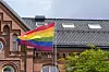 Bildet viser et prideflagg som vaier i vinden. Foto: Terje Pedersen / NTB