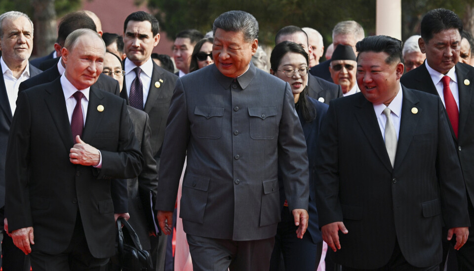 VERDENS LEDERE: Til venstre er Russland sin president Vladimir Putin. I midten er Kina sin leder Xi Jinping, og til høyre er Nord-Korea sin leder Kim Jong-un.