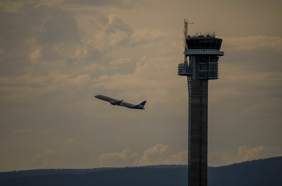Hvorfor stenger flyplassene på grunn av droner?